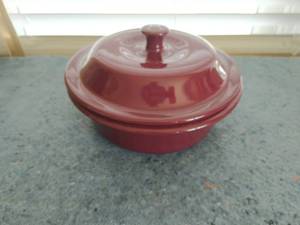 lot 93 image: Pampered Chef Round Covered Baker #1364 in Cranberry