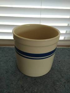 lot 94 image: Roseville Crock