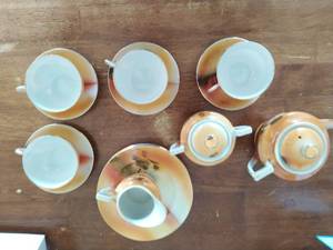 lot 97 image: Childs Lusterware Tea Set