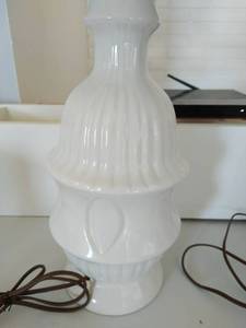 lot 401 image: Lamps