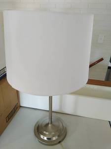lot 422 image: Table Lamp
