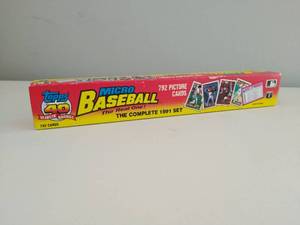 lot 325 image: Tops 1991 Micro Baseball Set