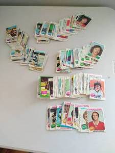 lot 335 image: Lot Of Mid 70s Tops Hockey Cards