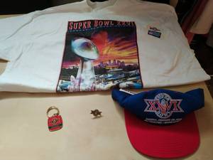 lot 347 image: 1992 Metrodome Superbowl Collectibles