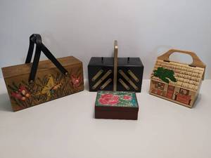 lot 158 image: Four Vintage Accessories