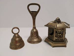 lot 165 image: Thee Brass  Dcor Pieces