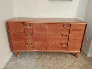 lot 175 image: Vintage Dresser by Heywood Wakefield