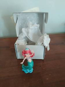 lot 431 image: Enesco Disney Figurine