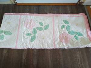 lot 442 image: Vintage Quilt