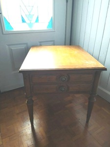 lot 419 image: End Table  1