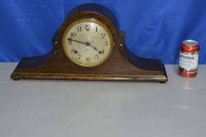 lot 7 image: Wendell Wind Up Mantle Clock