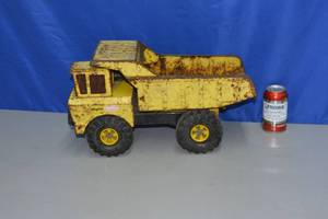 lot 11 image: Vintage Tonka Dump Truck