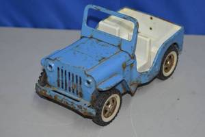 lot 12 image: Vintage Tonka Blue & White Jeep Dispatcher