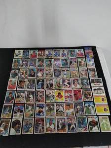 lot 212 image: Collection of Vintage Baseball Trading Cards
