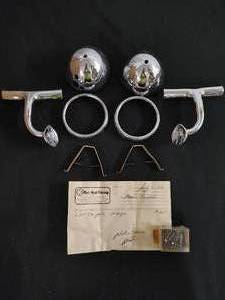 lot 224 image: Two 1929 Dodge Cowl Lights