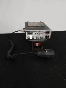 lot 243 image: Cobra 25 LTD Classic CB Radio With Texas Star DX100