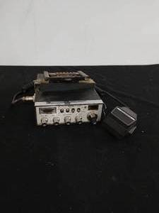 lot 245 image: Cobra 25 LTD Classic CB Radio