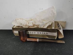 lot 10 image: Vintage Briar Pipe with Box