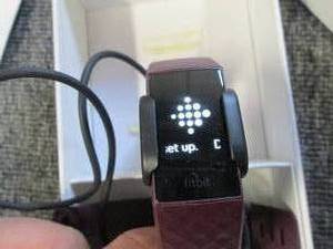 fit bit charge 4 powers on ...