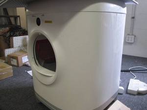 self cleaning cat liter box works u...