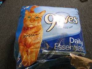 28lb bag of 9 lives cat food open b...