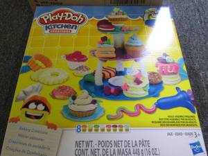 case of 4 playdoh kitchen creations...