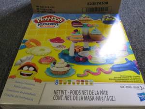 case of 4 playdoh kitchen creations...