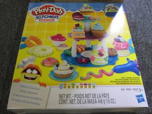 case of 4 playdoh kitchen creations...