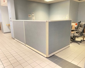 lot 5-320 image: Room Divider