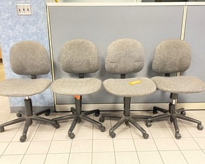 lot 5-289 image: Rolling Office Chairs