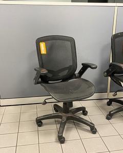 lot 5-283 image: Black Office Chair