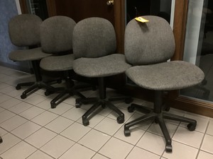 lot 5-273 image: Office Chairs