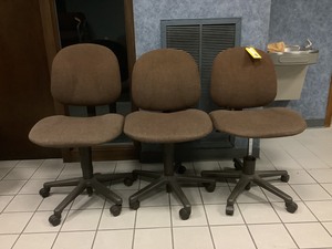 lot 5-271 image: Office Chairs
