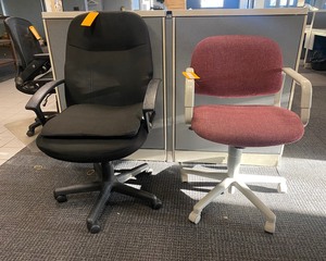 lot 5-282 image: Rolling Office Chairs