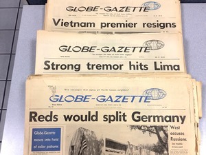 lot 1-090 image: Vintage Newspapers (World Events)