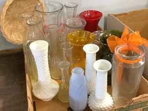 lot 8-424 image: Vases