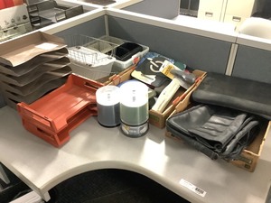 lot 3-429 image: Ergonomics, Office Supplies
