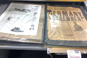 lot 1-121 image: Vintage Newspapers (Singles in sleeves)