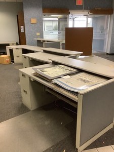 lot 5-022 image: Reception Desks