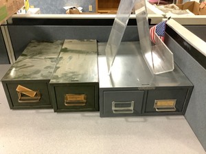 lot 3-067 image: Office Organizers