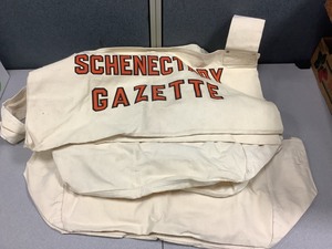 lot 3-062 image: Paperboy Bags