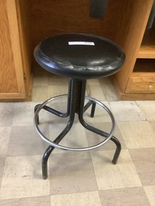 lot 5-080 image: Stool