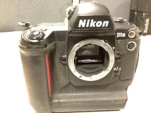 lot 9-244 image: Nikon D1H body