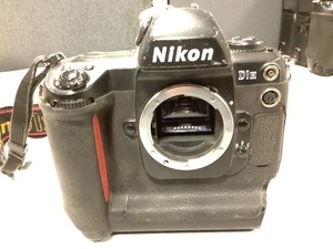lot 9-245 image: Nikon D1H body