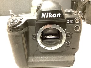 lot 9-246 image: Nikon D1X body