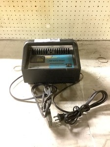 lot 7-577 image: Battery Charger