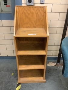 lot 6-550 image: Wood Stand