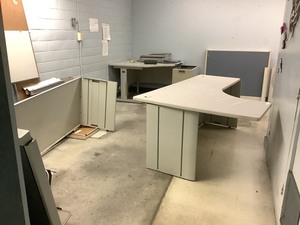 lot 5-204 image: Room Of Desks