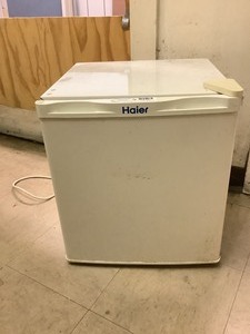 lot 8-203 image: Mini Fridge