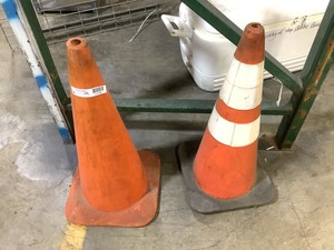 lot 7-566 image: Traffic Cones
